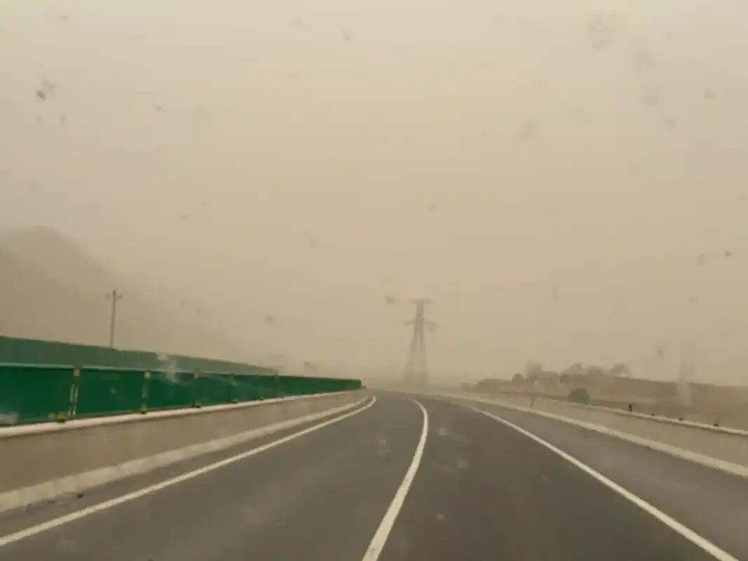 大风天气行车安全_高速行车注意事项_扬沙天气高速公路出行提示